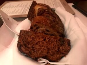 【美國紐約】Gallaghers Steakhouse-來一窺乾式熟成牛排面貌吧 6 麵包