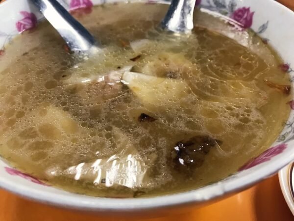 【台北大同】賣麵炎仔(金泉小吃店)-必比登推薦切仔麵、紅燒肉 4 賣麵炎仔餛飩湯