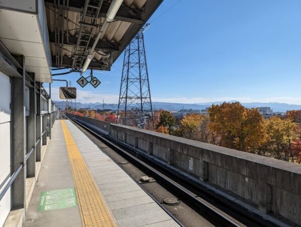 【日本】小諸城懷古園賞楓輕旅 6 小海線月台